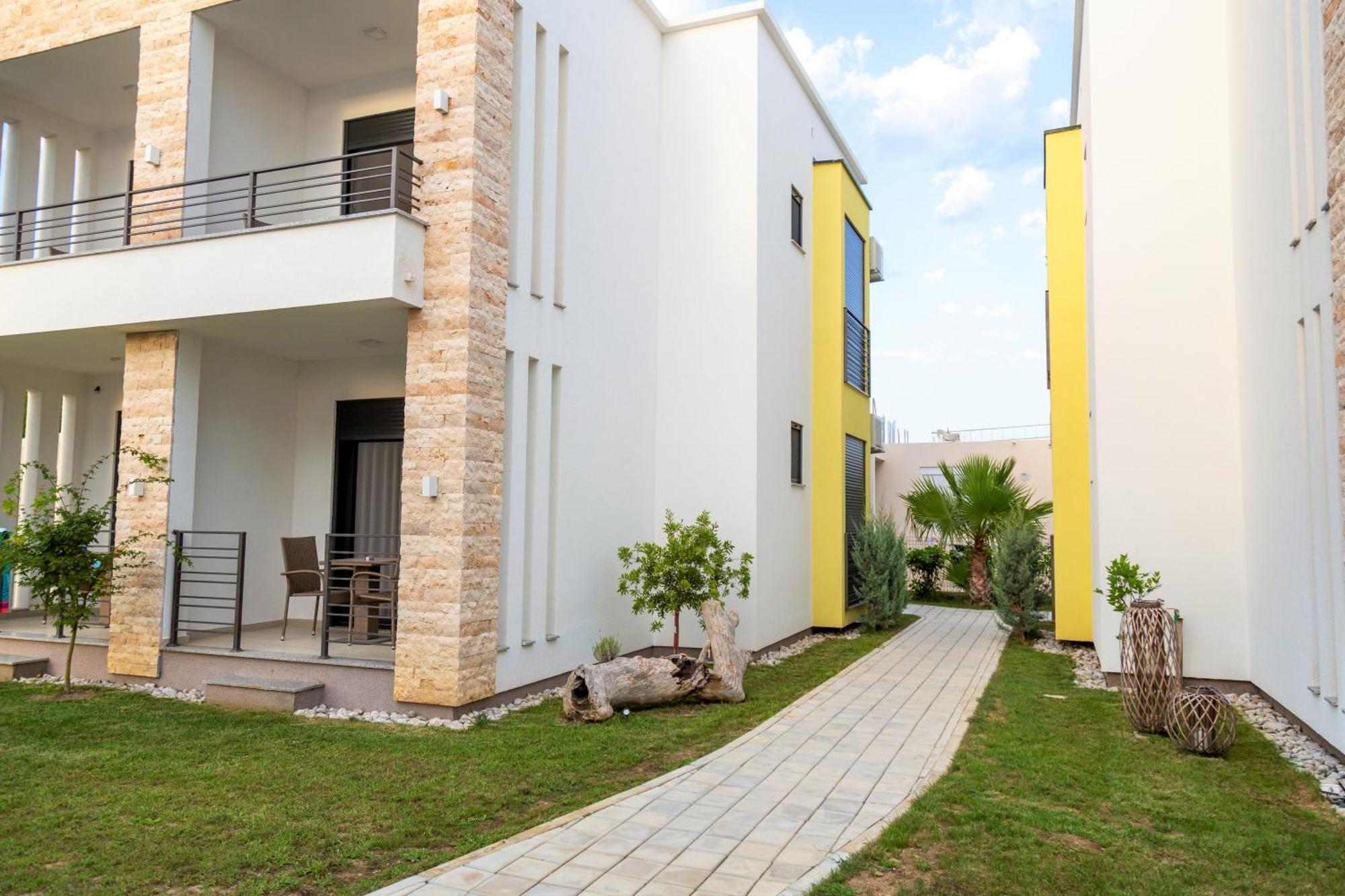 Kiteriders Garden Villas Улцин Екстериор снимка